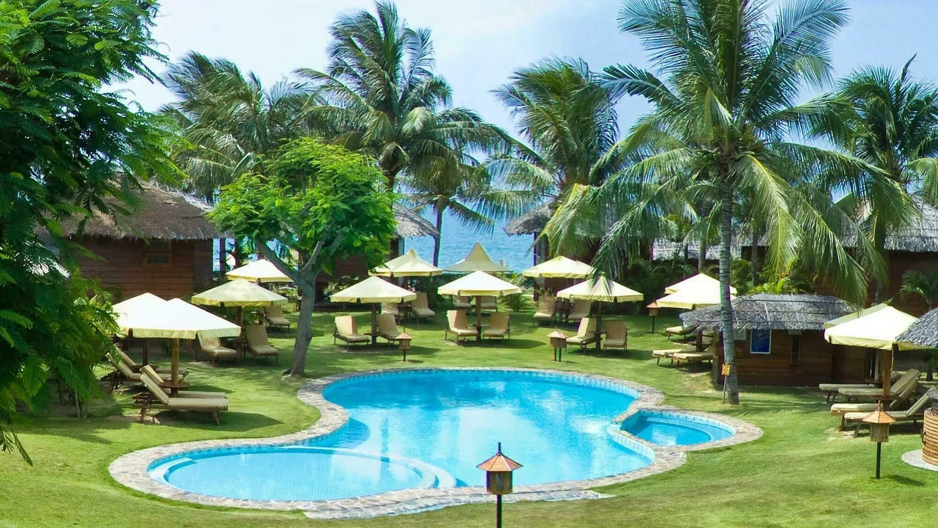 Coco Beach Resort Phan Thiết 3*,